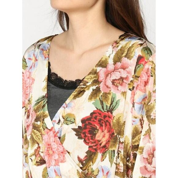 GUESS Women’s Size XL Floral Print Wrap Blouse Designer Fashion Chiffon - Picture 3 of 14